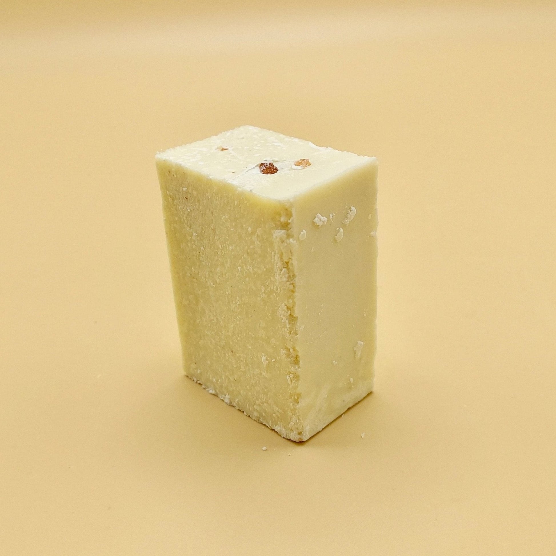 All Natural Himalayan salt bar soap is a powerhouse of skin benefits, offering exfoliation, nourishment, detoxification, and hydration.